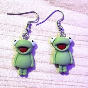 Adorable frog earrings!